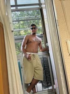 745028405: Chica busca chico en Zaragoza