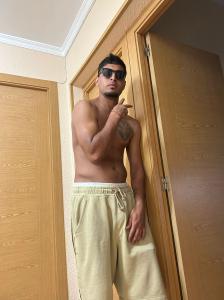 745028405: Chica busca chico en Zaragoza
