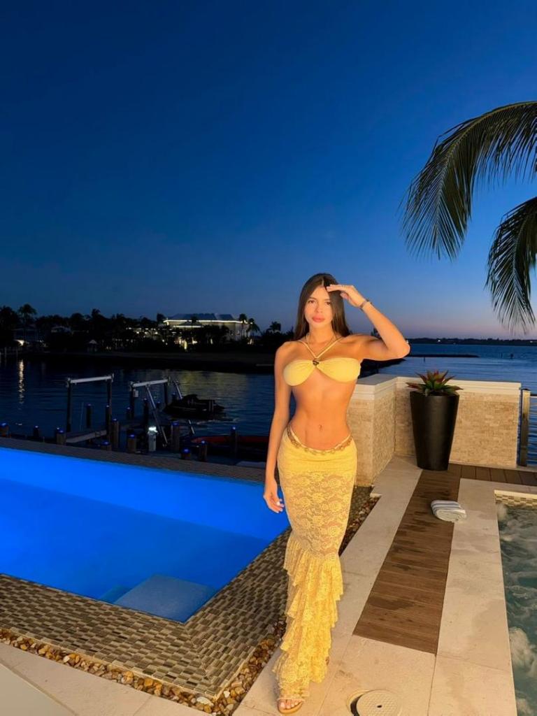 643284725: Chica busca chico en Ibiza