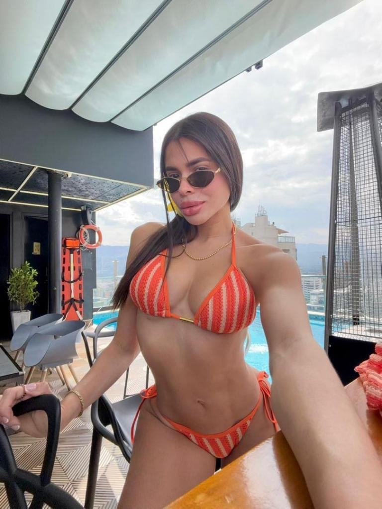 643284725: Chica busca chico en Ibiza