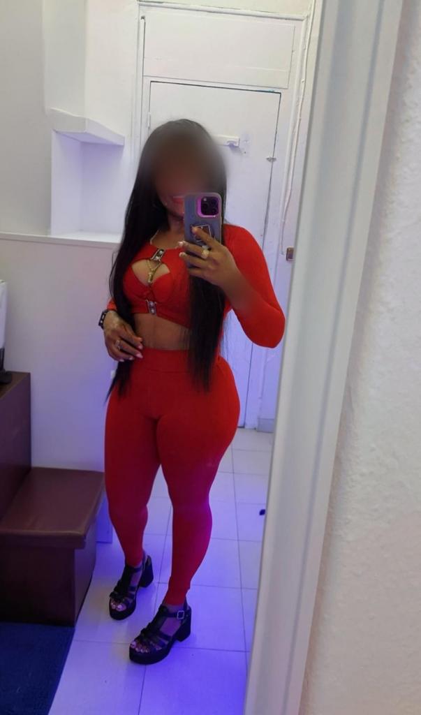 615517541: Chica busca chico en Gerona