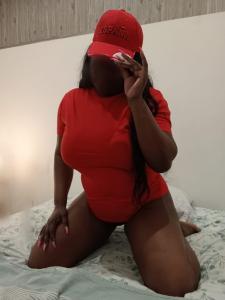 663780307: Chica busca chico en Barcelona