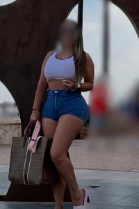 745071296: Chica busca chico en Madrid