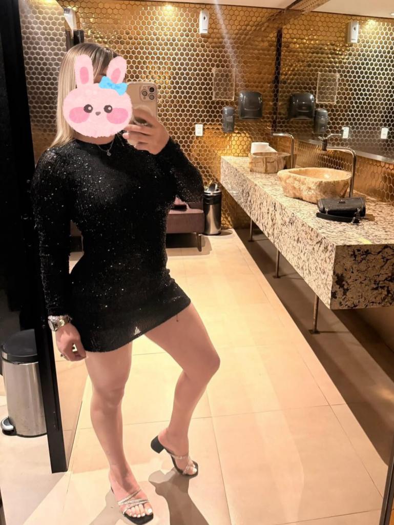 664764606: Chica busca chico en Barcelona