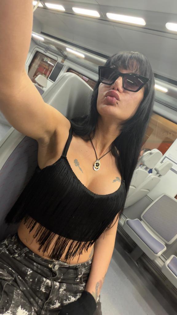 697744896: Transexual en Madrid