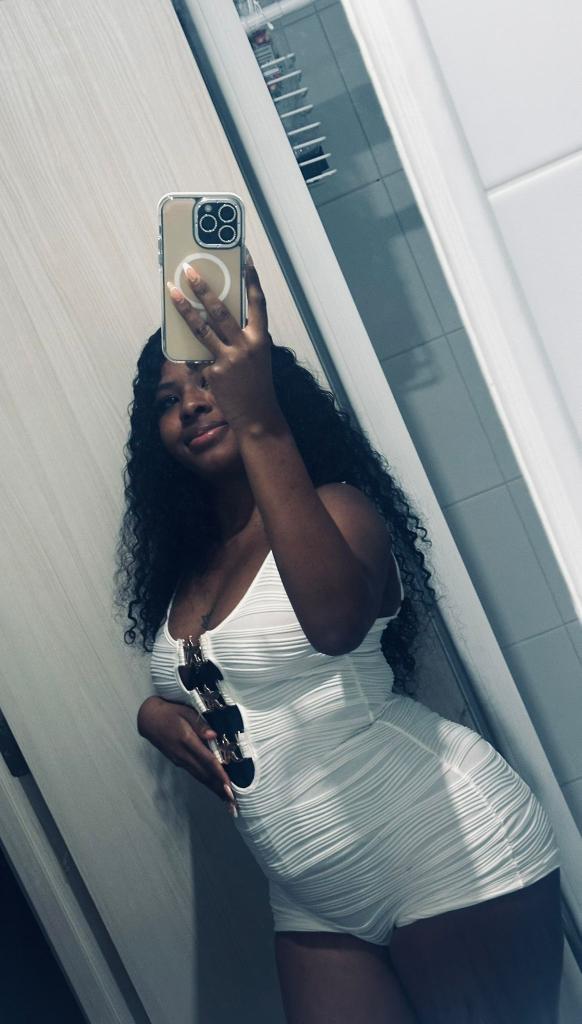 631834087: Chica busca chico en Zaragoza