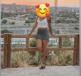 677334572: Chica busca chico en Madrid
