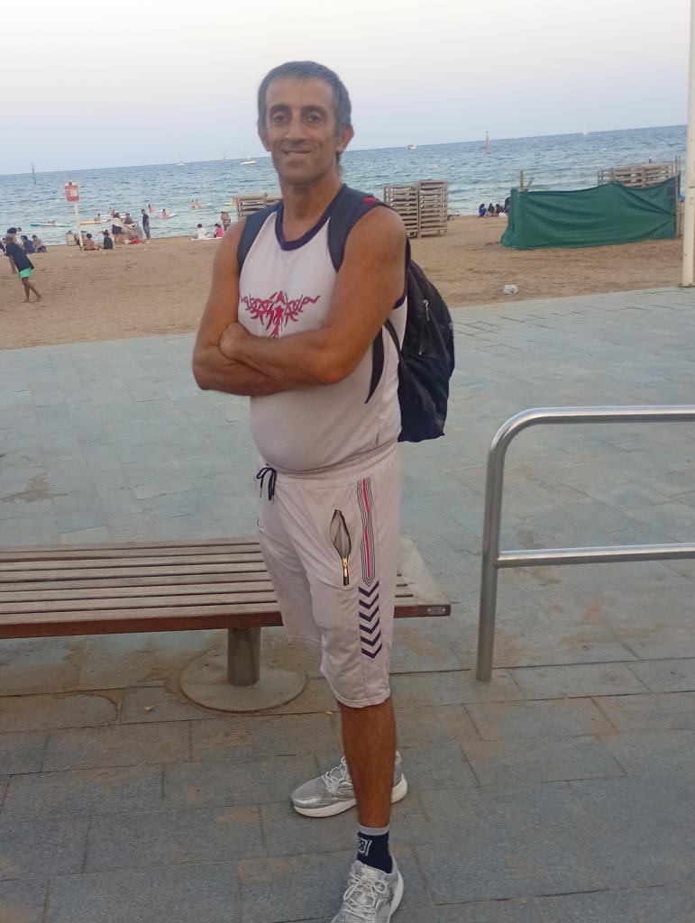 617510477: Chica busca chico en Barcelona