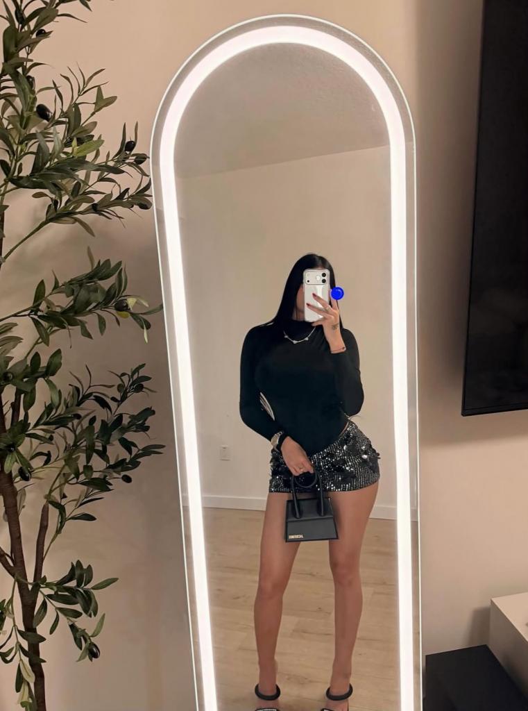 Chica busca chico en Huelva: 
