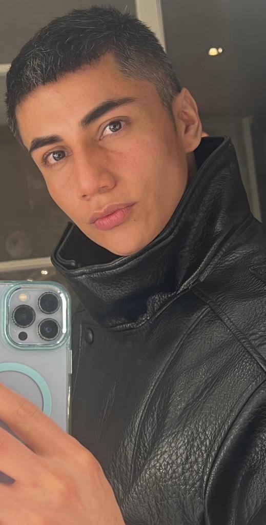 664014126: Chico busca chica en Barcelona