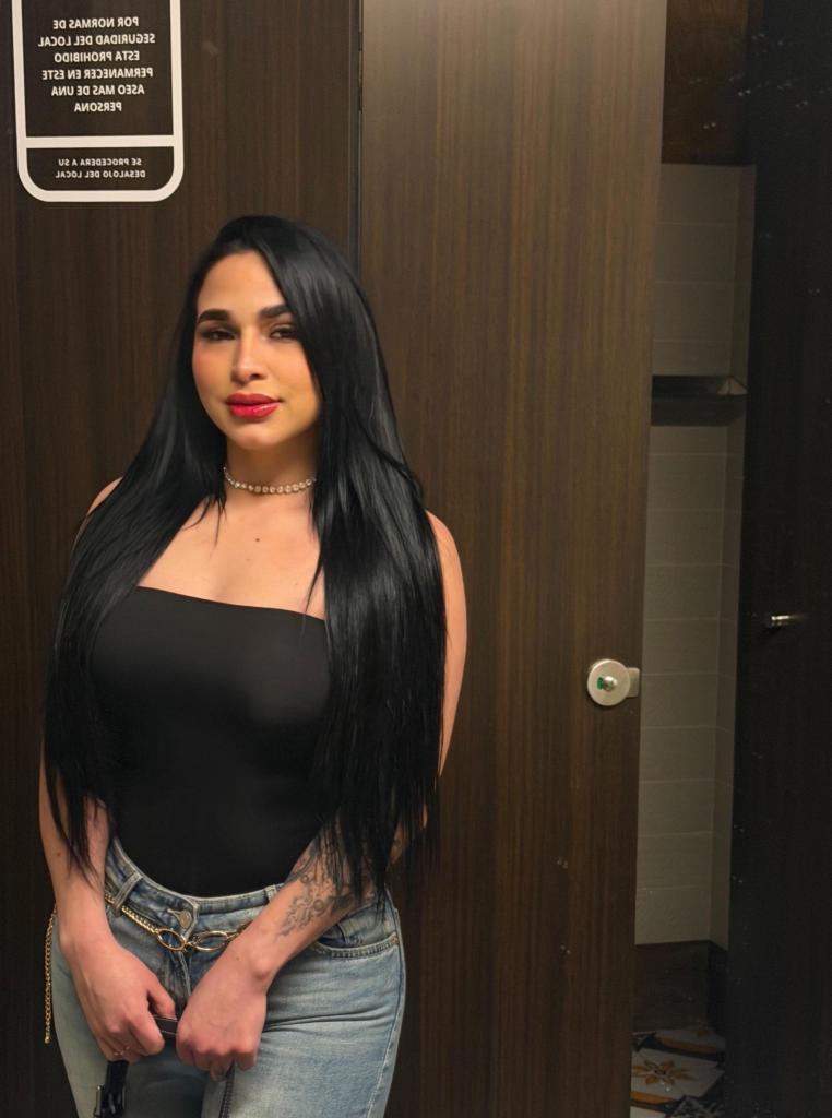 664248198: Chica busca chico en Sevilla