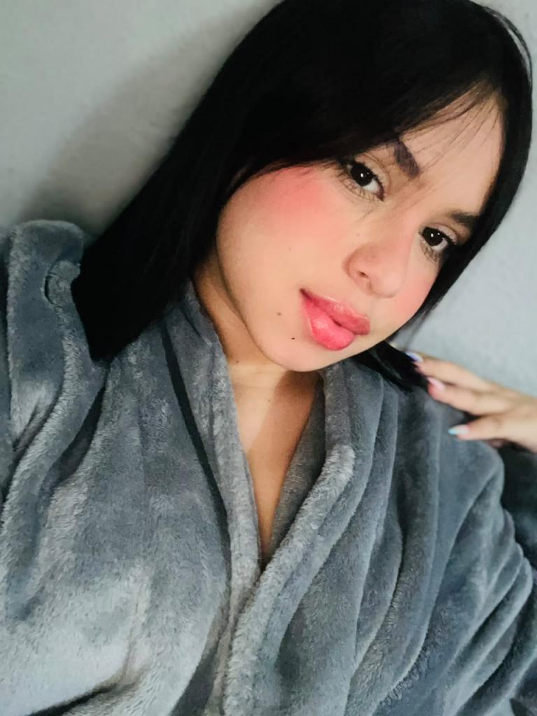 613753189: Chica busca chico en Málaga