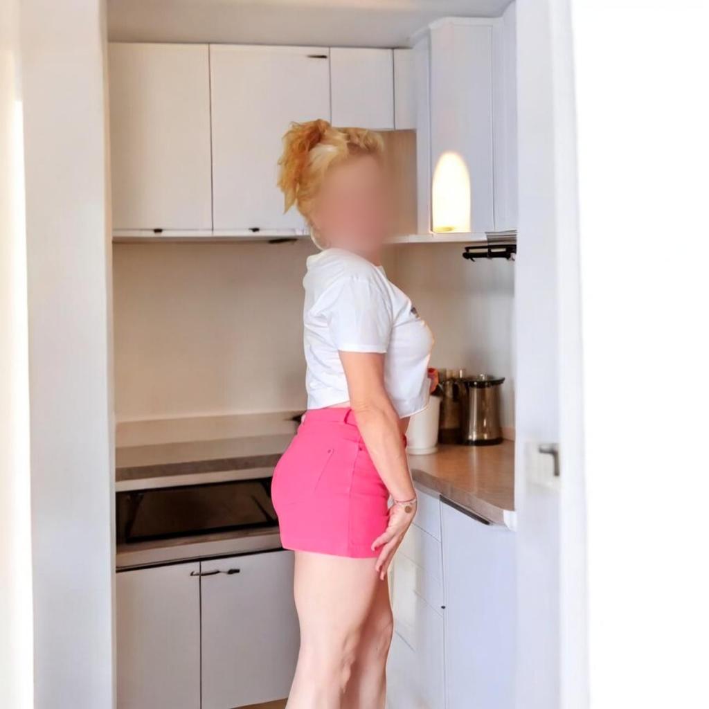 Chica busca chico en Almería: 