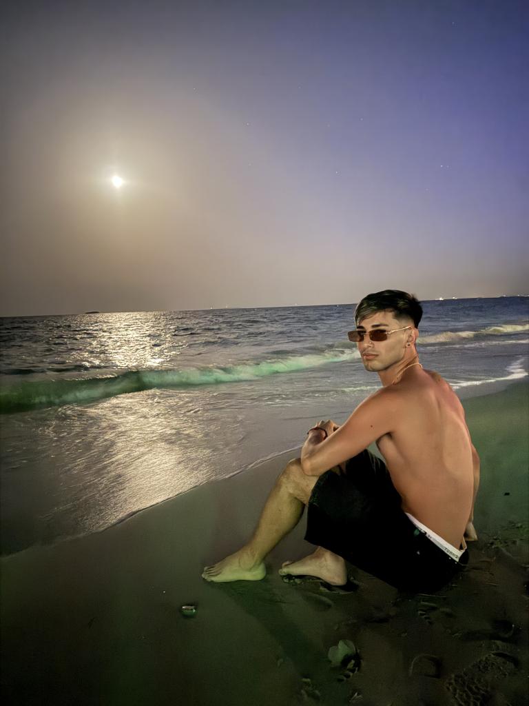 663936078: Chico busca chica en Ibiza