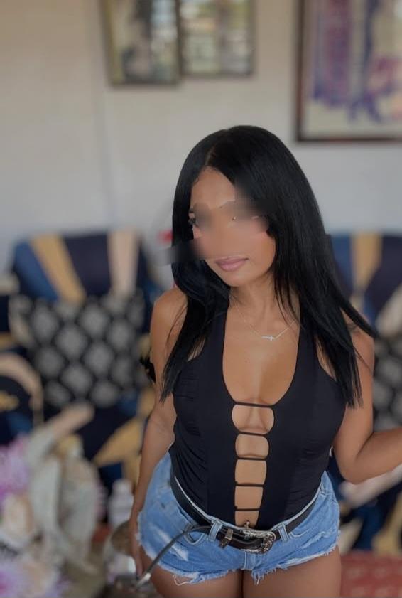 631486868: Chica busca chico en Barcelona