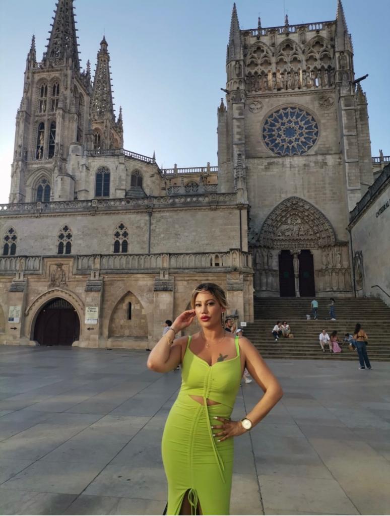 629714380: Chica busca chico en Cantabria