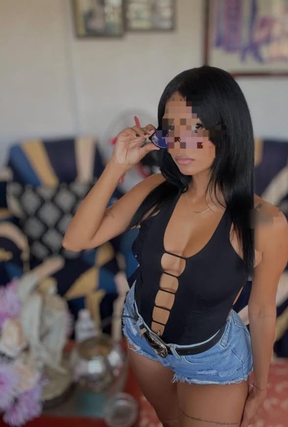 631486868: Chica busca chico en Barcelona