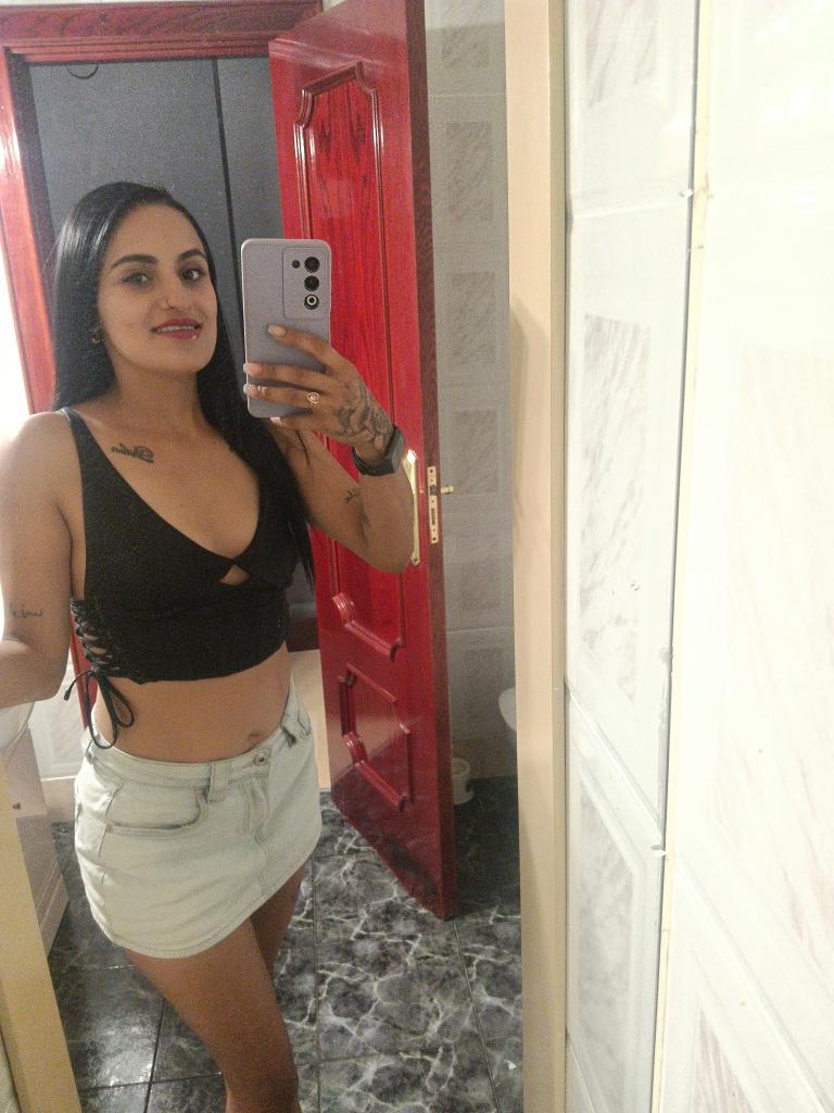 611257834: Chica busca chico en La Coruña