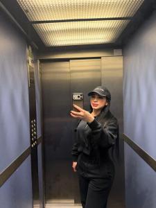 664248198: Chica busca chico en Sevilla