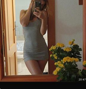 690716880: Chica busca chico en Gerona