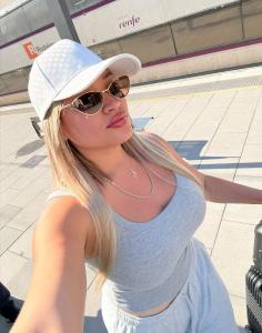 631518392: Chica busca chico en Barcelona