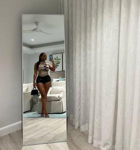 671785254: Chica busca chico en Barcelona