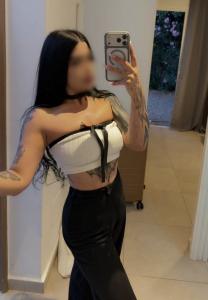 613343175: Chica busca chico en Barcelona
