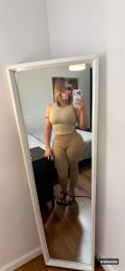 641070235: Chica busca chico en Barcelona
