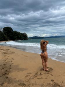 641070235: Chica busca chico en Barcelona