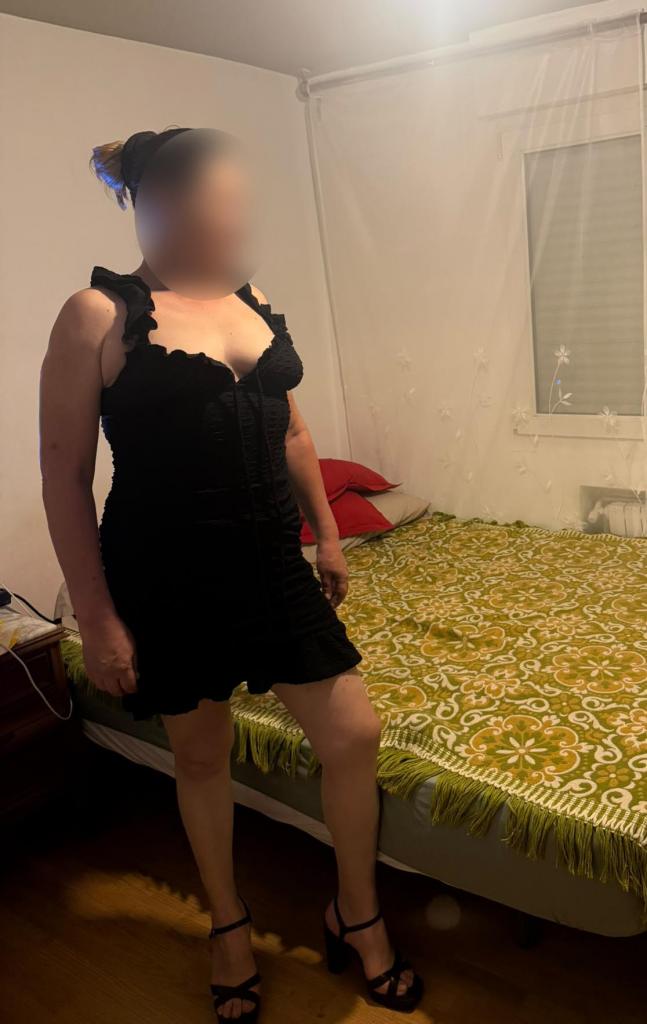 631409613: Chica busca chico en Cantabria