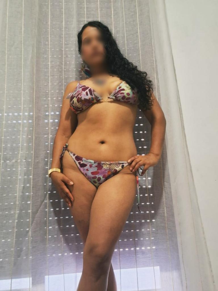 647368045: Chica busca chico en Almería