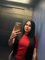 664248198: Chica busca chico en Sevilla