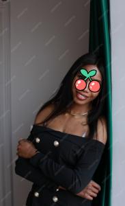 692405597: Chica busca chico en Barcelona