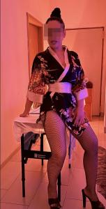 697207715: Chica busca chico en Gerona