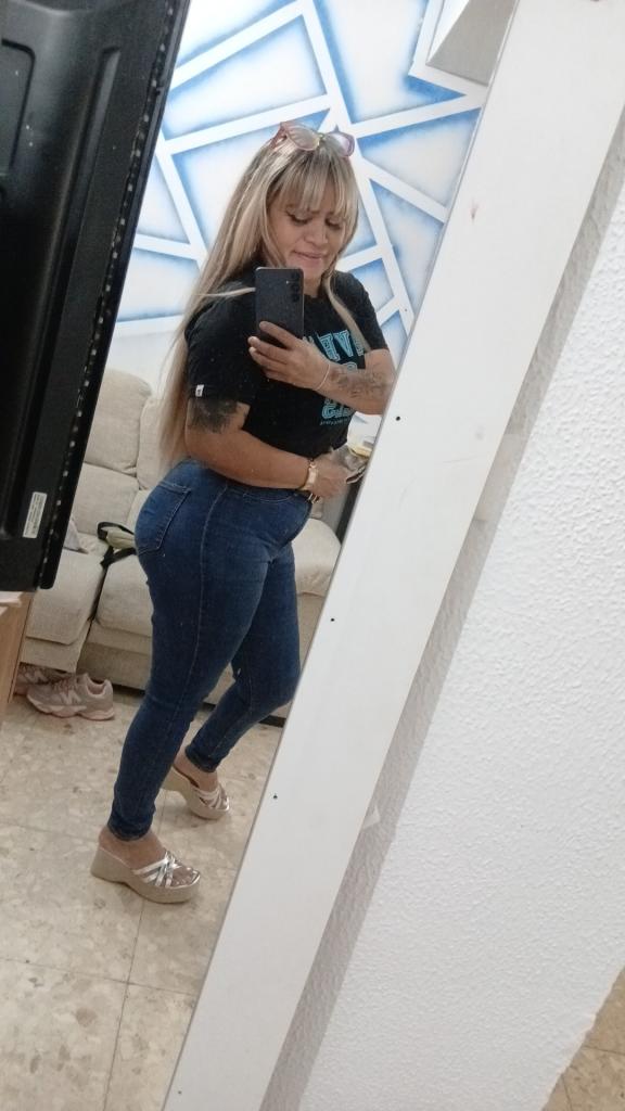 614938384: Chica busca chico en Sevilla