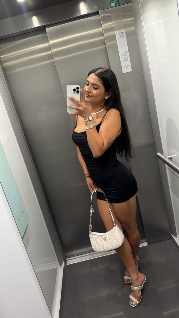 745092621: Chica busca chico en Ibiza