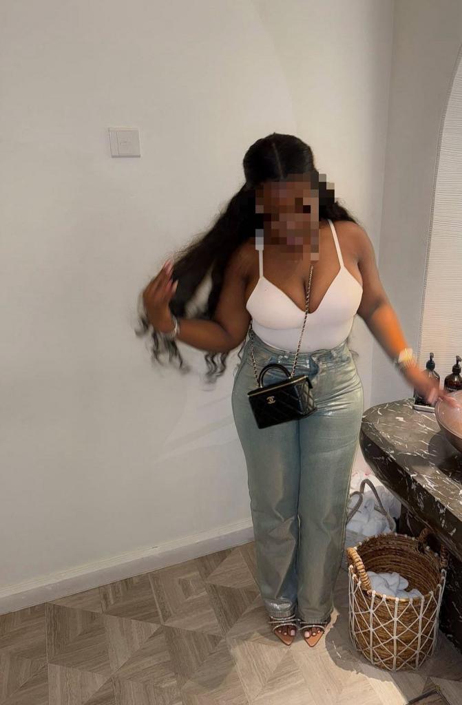 Chica busca chico en Alicante: Chica busca chico