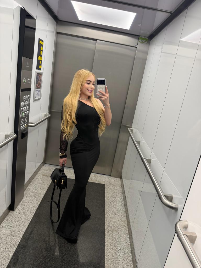 647138095: Chica busca chico en Barcelona