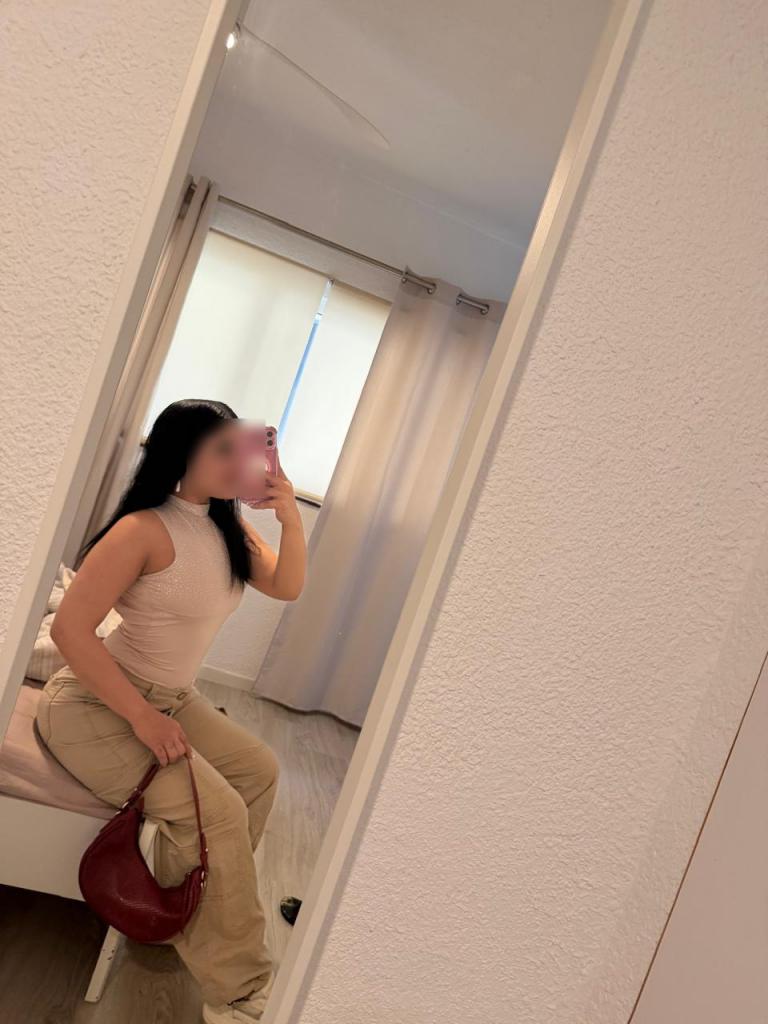 631681713: Chica busca chico en Sevilla