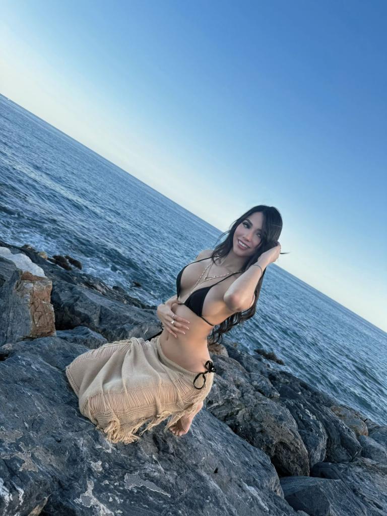 670359342: Chica busca chico en Málaga