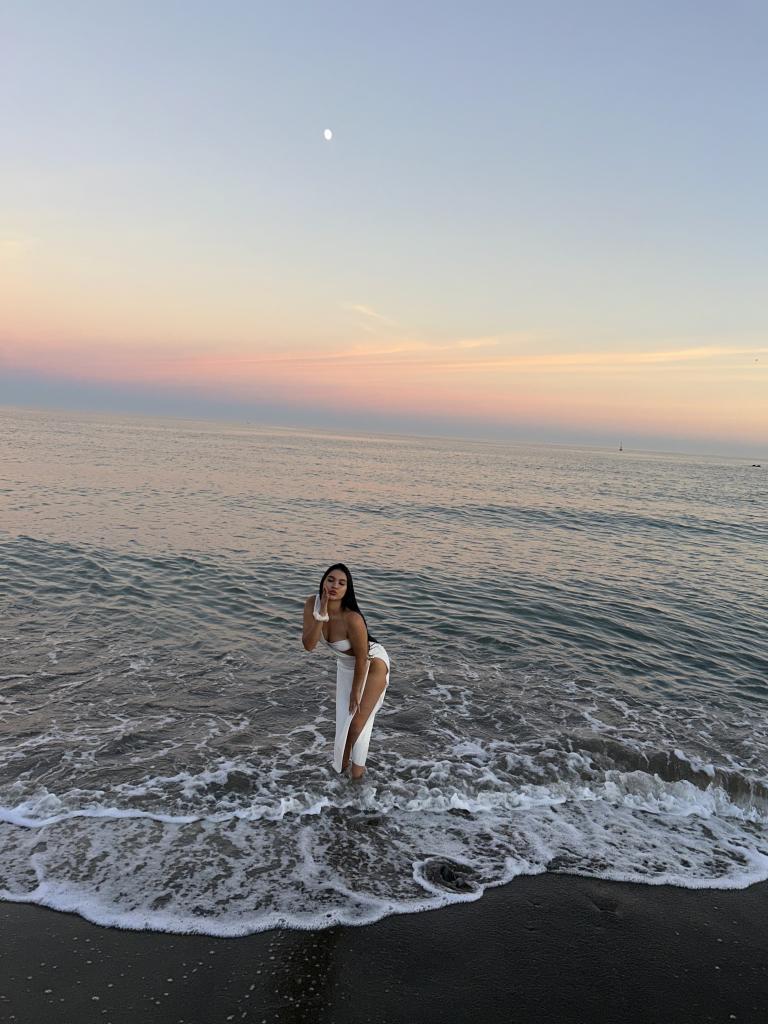 745007340: Chica busca chico en Alicante