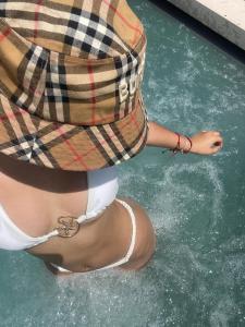 679745293: Chica busca chico en Sevilla