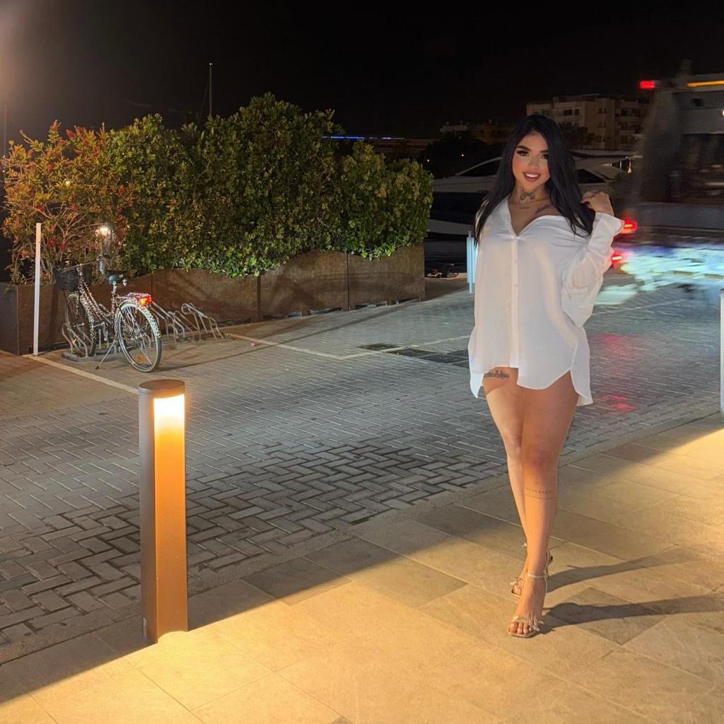 670372844: Chica busca chico en Málaga