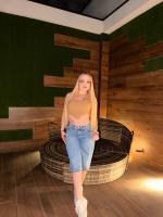 647138095: Chica busca chico en Barcelona
