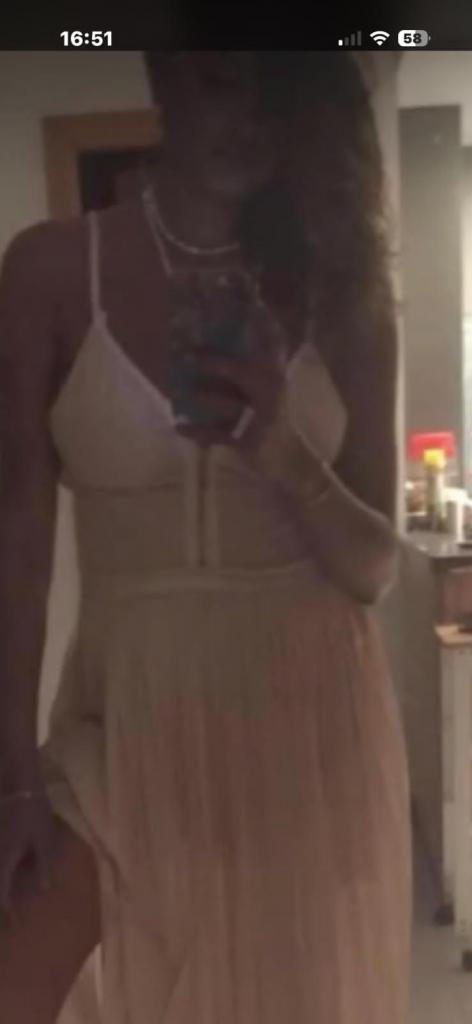 613503977: Chica busca chico en Ibiza