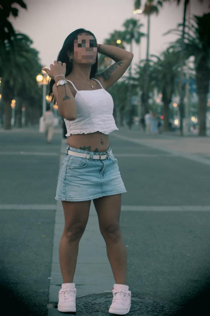 647535150: Chica busca chico en Barcelona