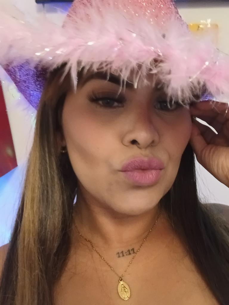 607895744: Chica busca chico en Barcelona