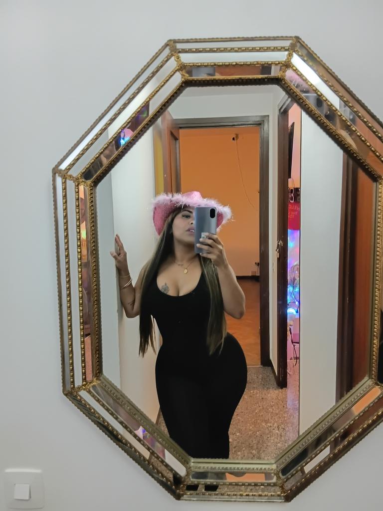 607895744: Chica busca chico en Barcelona