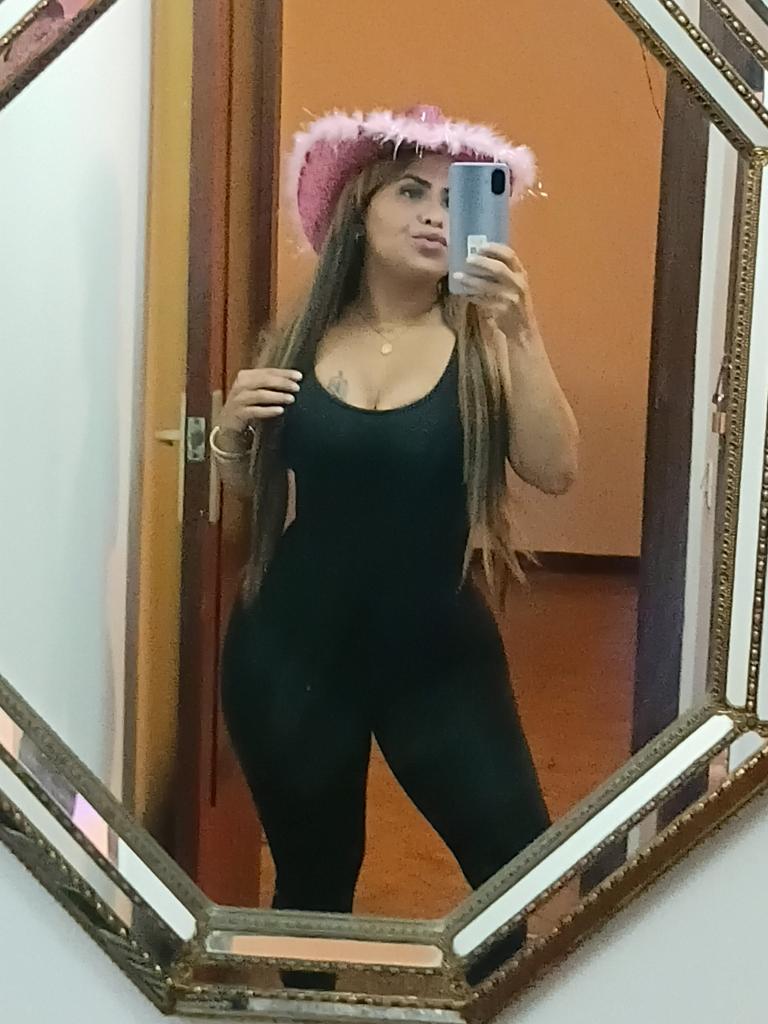 607895744: Chica busca chico en Barcelona