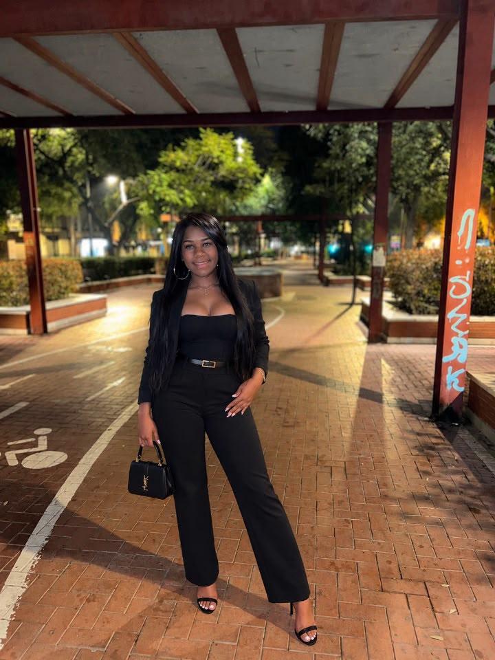 645824183: Chica busca chico en Alicante
